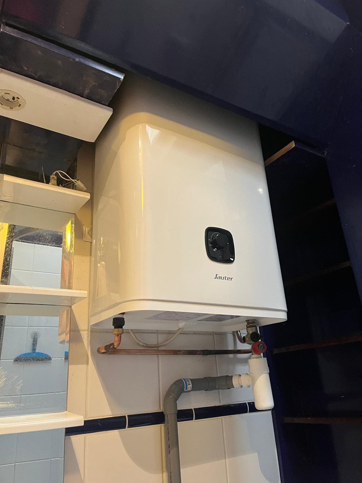 Remplacement chauffe-eau en cuisine à Chantilly
