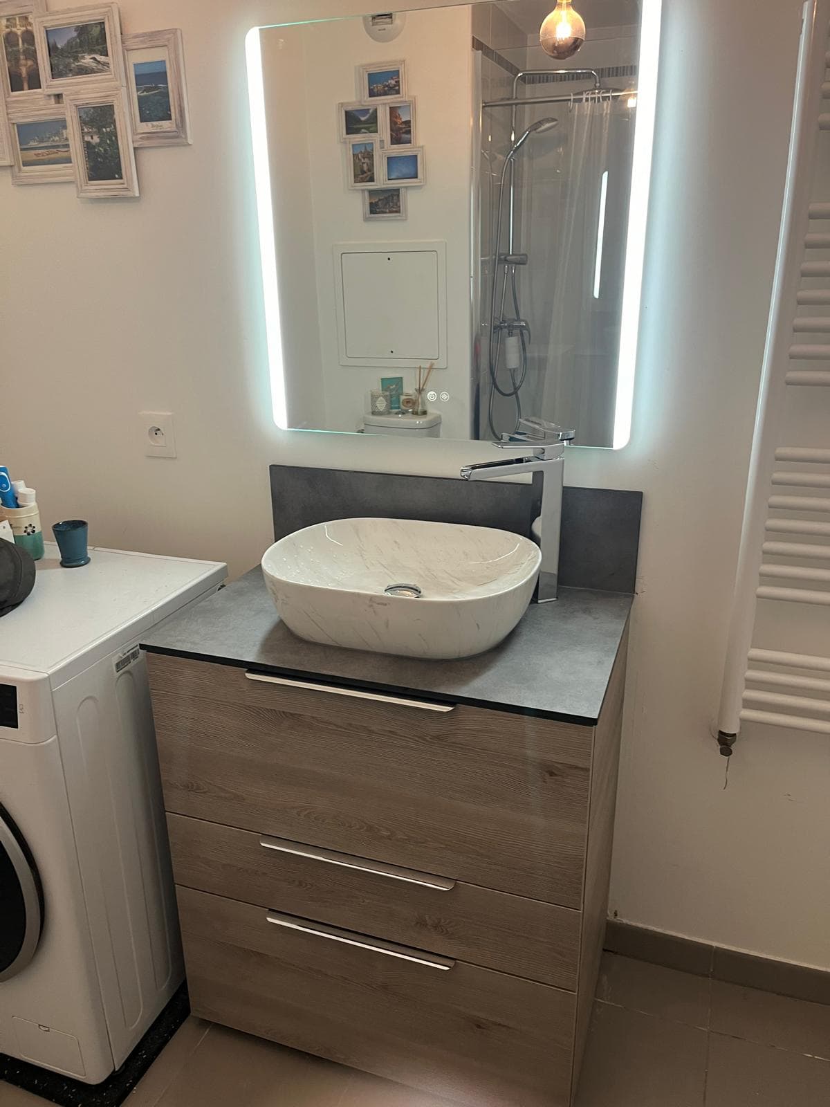 Rénovation salle de bain à Compiègne, vasque marbre et miroir rétroéclairé LED